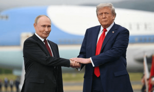 乌克兰又被轰炸一夜，泽连斯基咆哮指责俄罗斯，特朗普态度令普京满意