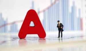 边造假边拿高薪，要退股民血汗钱了！