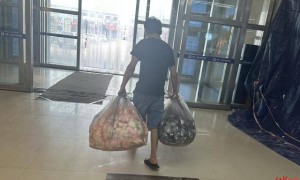 实探衡水盗版LABUBU大集：像卖菜一样摆摊卖，商家称如今订单变少生意难做